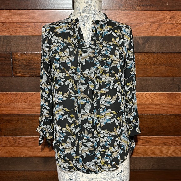 41 Hawthorn V Neck Long Sleeve Pleated Black Floral Blouse - Picture 1 of 10